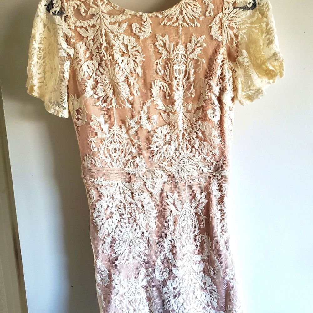 Lined cream lace cocktail dress